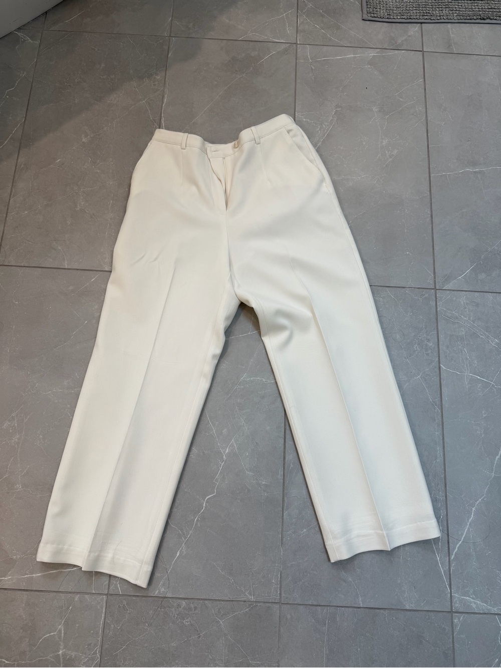 Sag Harbor Petite Stretch Trousers in Off-White